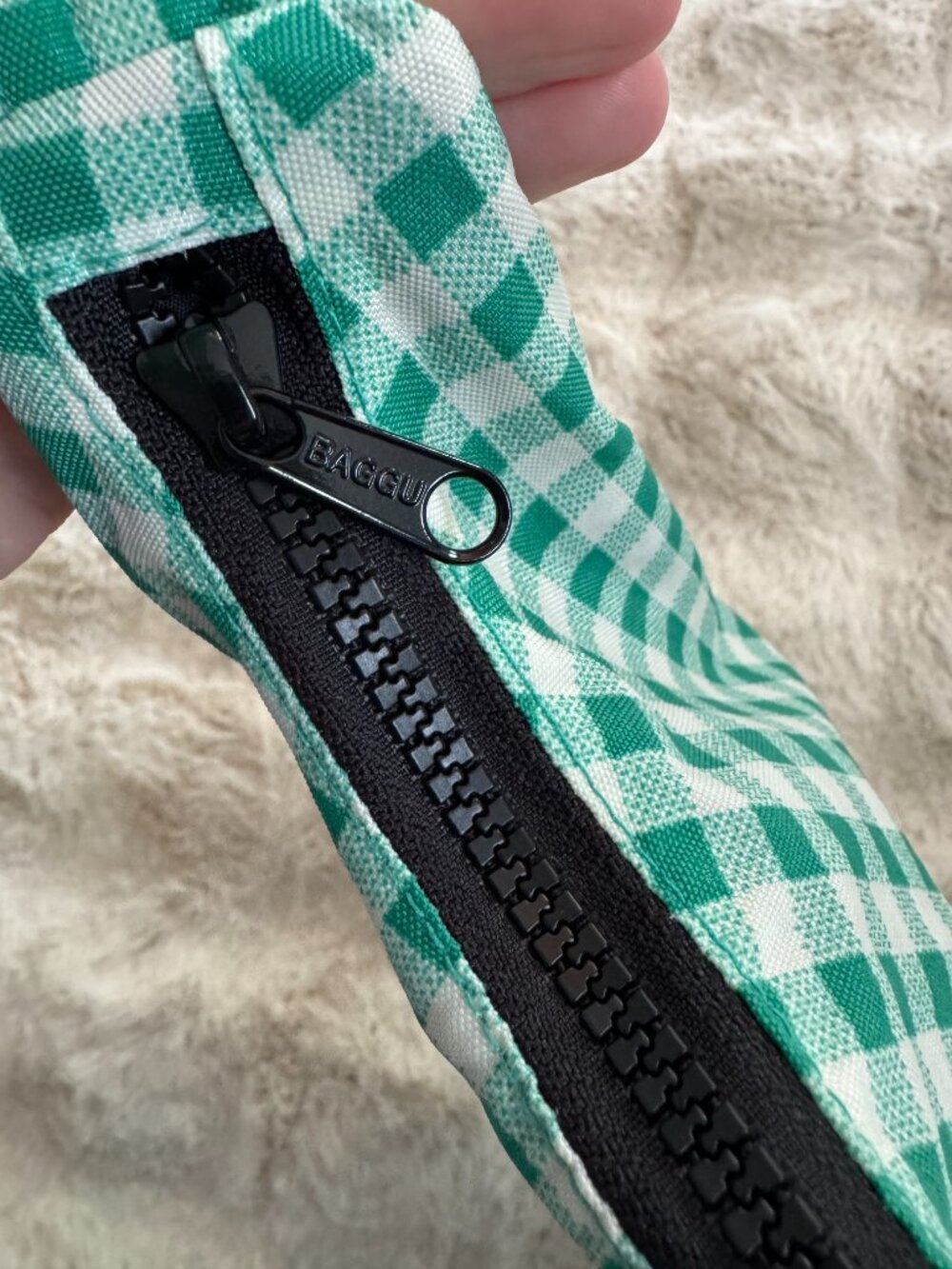 Baggu Green Gingham Mini Nylon Shoulder Bag - Picture 4 of 5